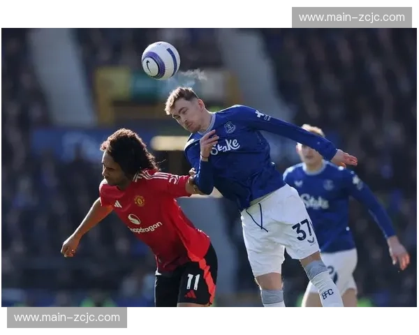 曼联达洛特黄牌警告 边后卫防守动作规范性需加强